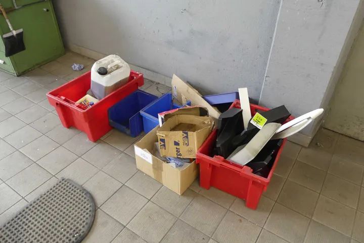 Konvolut Kisten mit Inhalt